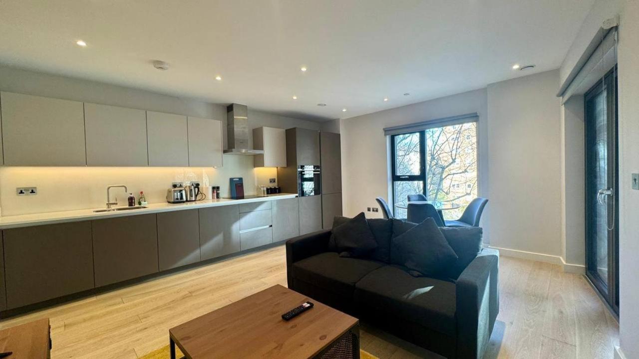 Modern 2 Bedroom Near Eye Appartamento Londra